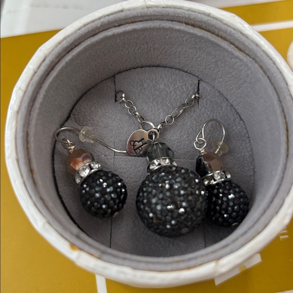 Hillberg and Berk hematite 18mm necklace and long earrings vintage - Picture 5 of 5